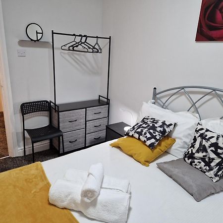 Birtley'S Diamond 3 Bed Apt, Sleeps 6 Guests 버틀리 외부 사진