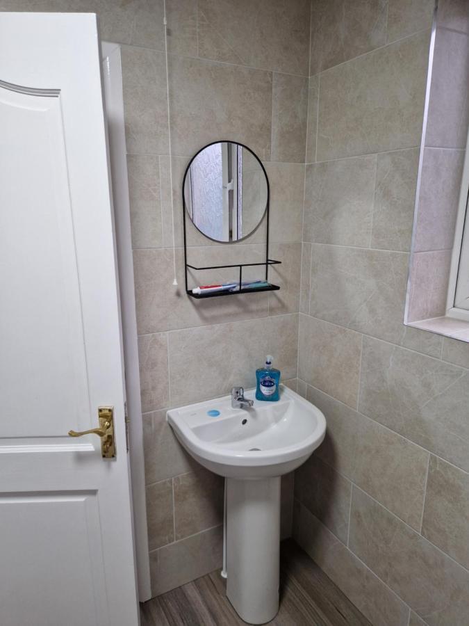 Birtley'S Diamond 3 Bed Apt, Sleeps 6 Guests 버틀리 외부 사진